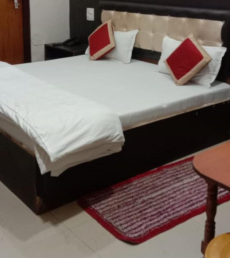 Jaya Palace Hotel By Wb Inn Dhaulpur Esterno foto
