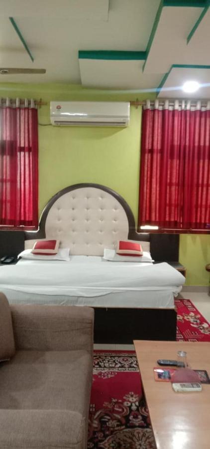 Jaya Palace Hotel By Wb Inn Dhaulpur Esterno foto